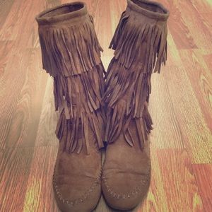 Women’s Fringe Moccasin boots!